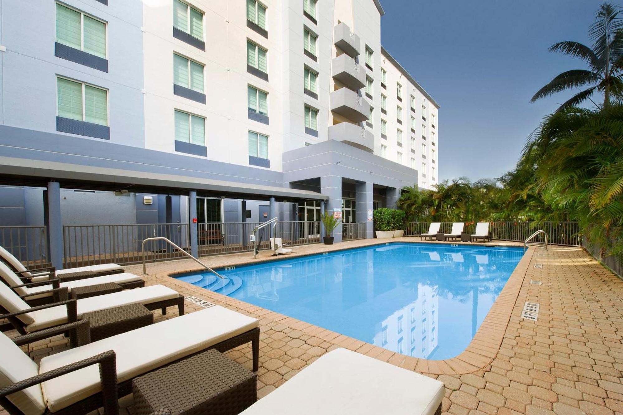 Holiday Inn Miami-Doral Area By Ihg Exterior photo